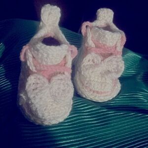 Baby tennis shoes hand crochet
